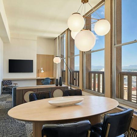 Sheraton Denver Downtown Hotel Bagian luar foto
